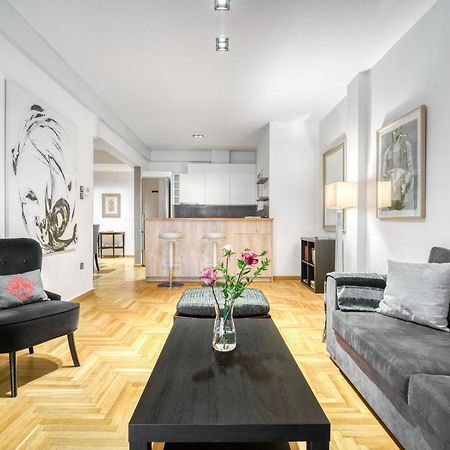 Delightful Stylish Two Bedroom Condo In Hip Area Of Central Афины Экстерьер фото