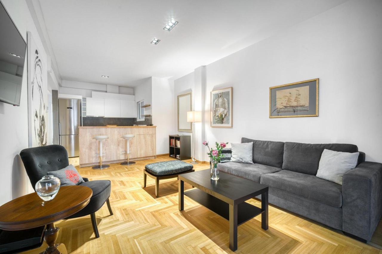 Delightful Stylish Two Bedroom Condo In Hip Area Of Central Афины Экстерьер фото